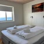 Sauna & Mountain Views - Ski-in Ski-out Luxury Voss