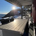 Sauna & Mountain Views - Ski-in Ski-out Luxury Apartment Voss