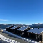Sauna & Mountain Views - Ski-in Ski-out Luxury Apartment *