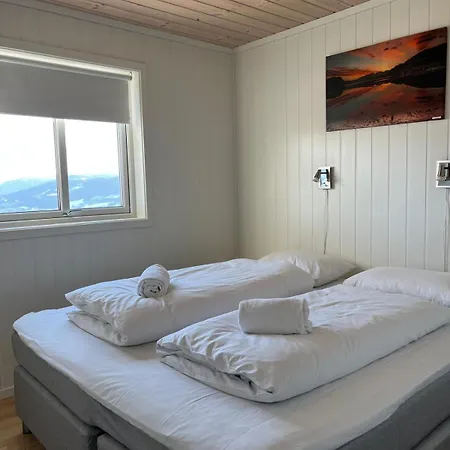 Sauna & Mountain Views - Ski-in Ski-out Luxury Voss