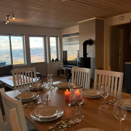 Sauna & Mountain Views - Ski-in Ski-out Luxury Voss